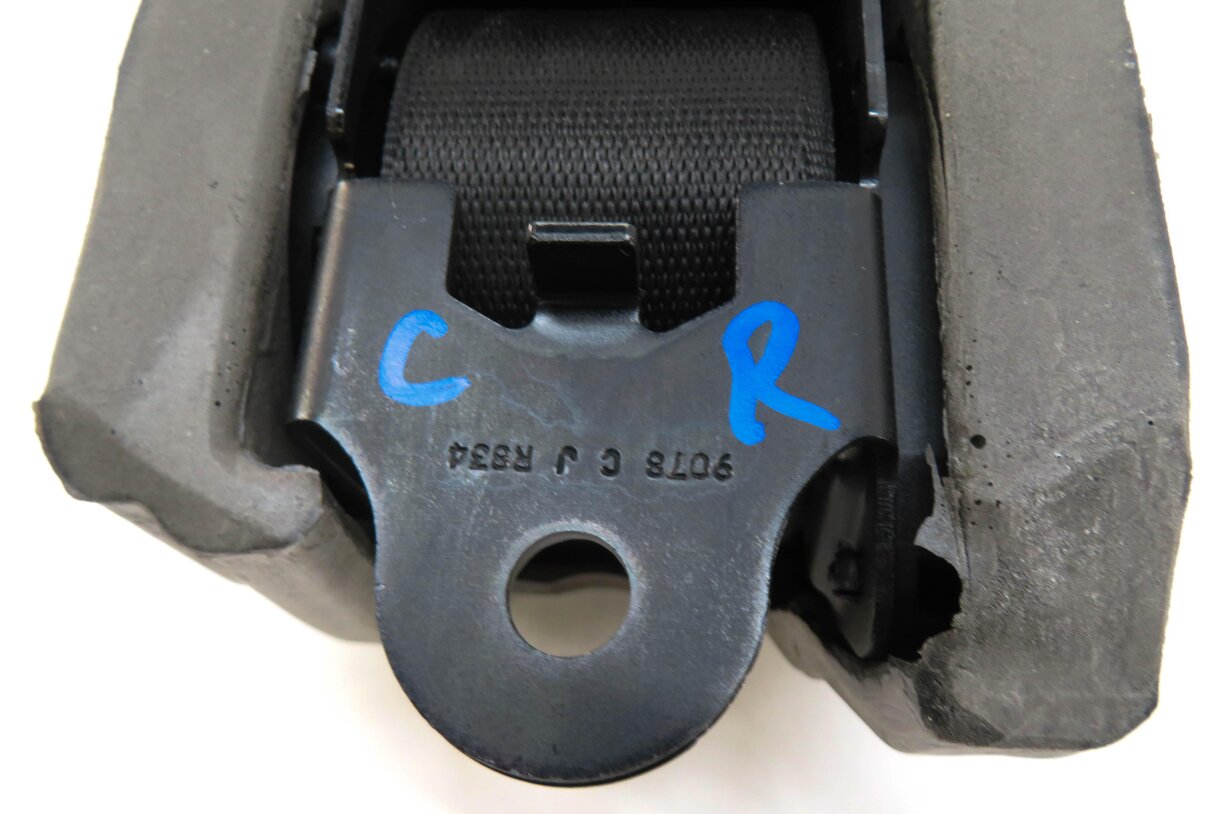 Thumbnail 4: 2019 BMW 330i (G20) REAR SEAT CENTER SEATBELT RETRACTOR (BLACK)