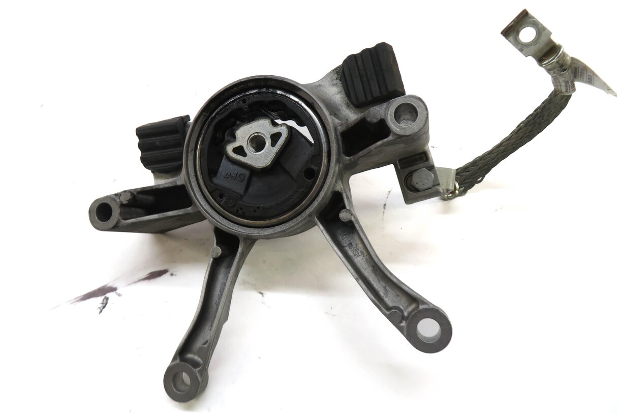 Thumbnail 3: 2019 BMW 330i (G20) 2.0L B46D TURBO ENGINE TRANSMISSION MOUNT SUPPORT BRACKET