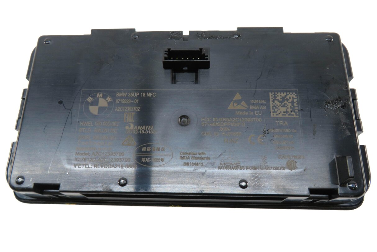 Thumbnail 2: 2019 BMW 330i (G20) CENTER CONSOLE NFC QI WIRELESS CHARGINE TRAY CARRIER PAD