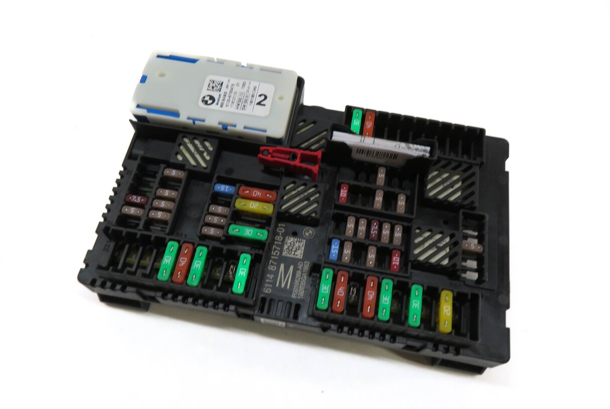 2019 BMW 330i (G20) REAR POWER JUNCTION RELAY FUSE BOX