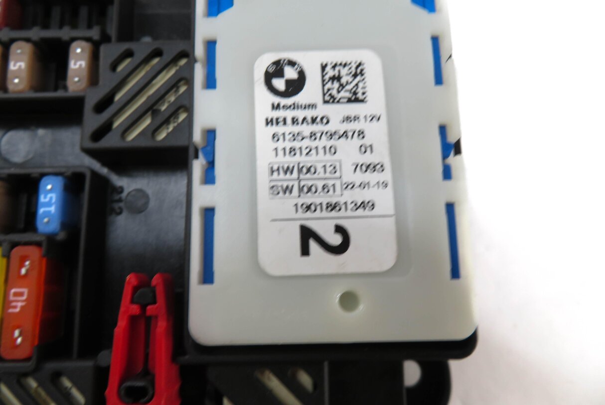 Thumbnail 5: 2019 BMW 330i (G20) REAR POWER JUNCTION RELAY FUSE BOX