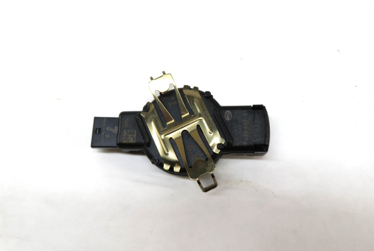 Thumbnail 3: 2019 BMW 330i (G20) FRONT WINDSHIELD RAIN WATER SOLAR LIGHT SENSOR MODULE RLS