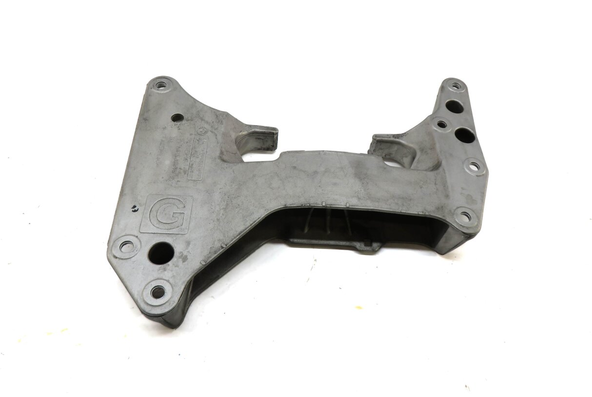 Thumbnail 2: 2019 BMW 330i (G20) 2.0L B46D TURBO ENGINE TRANSMISSION MOUNT MOUNTING BRACKET