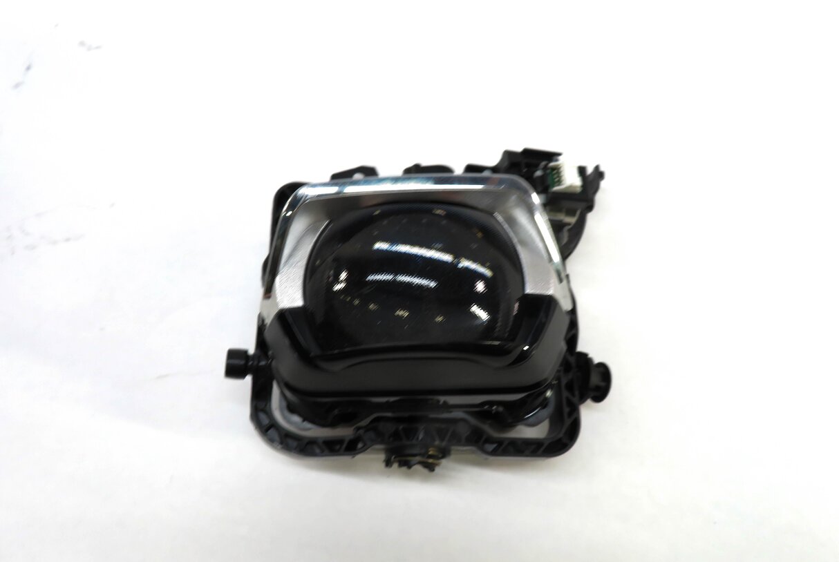 Thumbnail 2: 2019 BMW 330i (G20) LEFT LED HEADLIGHT DIFFUSER LENS