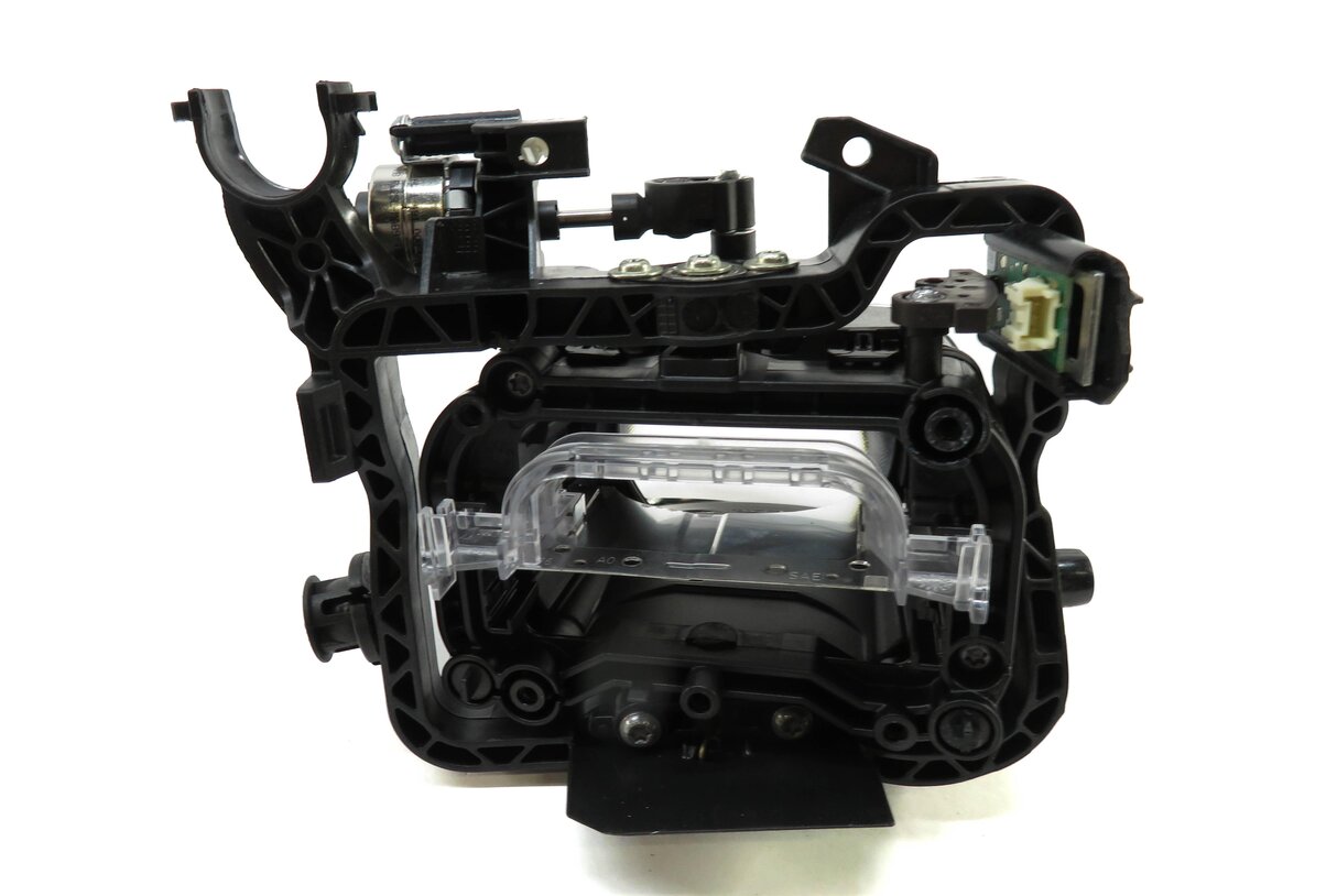 Thumbnail 4: 2019 BMW 330i (G20) LEFT LED HEADLIGHT DIFFUSER LENS
