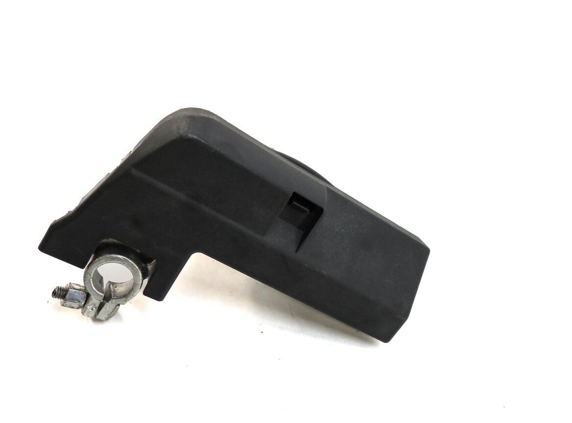 Thumbnail 2: 2012 AUDI A4 (B8 8K) POSITIVE BATTERY TERMINAL w/ OVERLOAD PROTECTION CIRCUIT