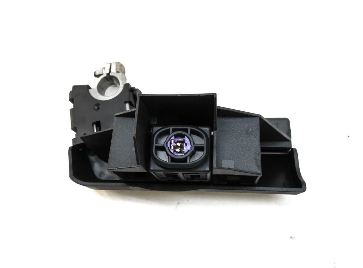 Thumbnail 3: 2012 AUDI A4 (B8 8K) POSITIVE BATTERY TERMINAL w/ OVERLOAD PROTECTION CIRCUIT