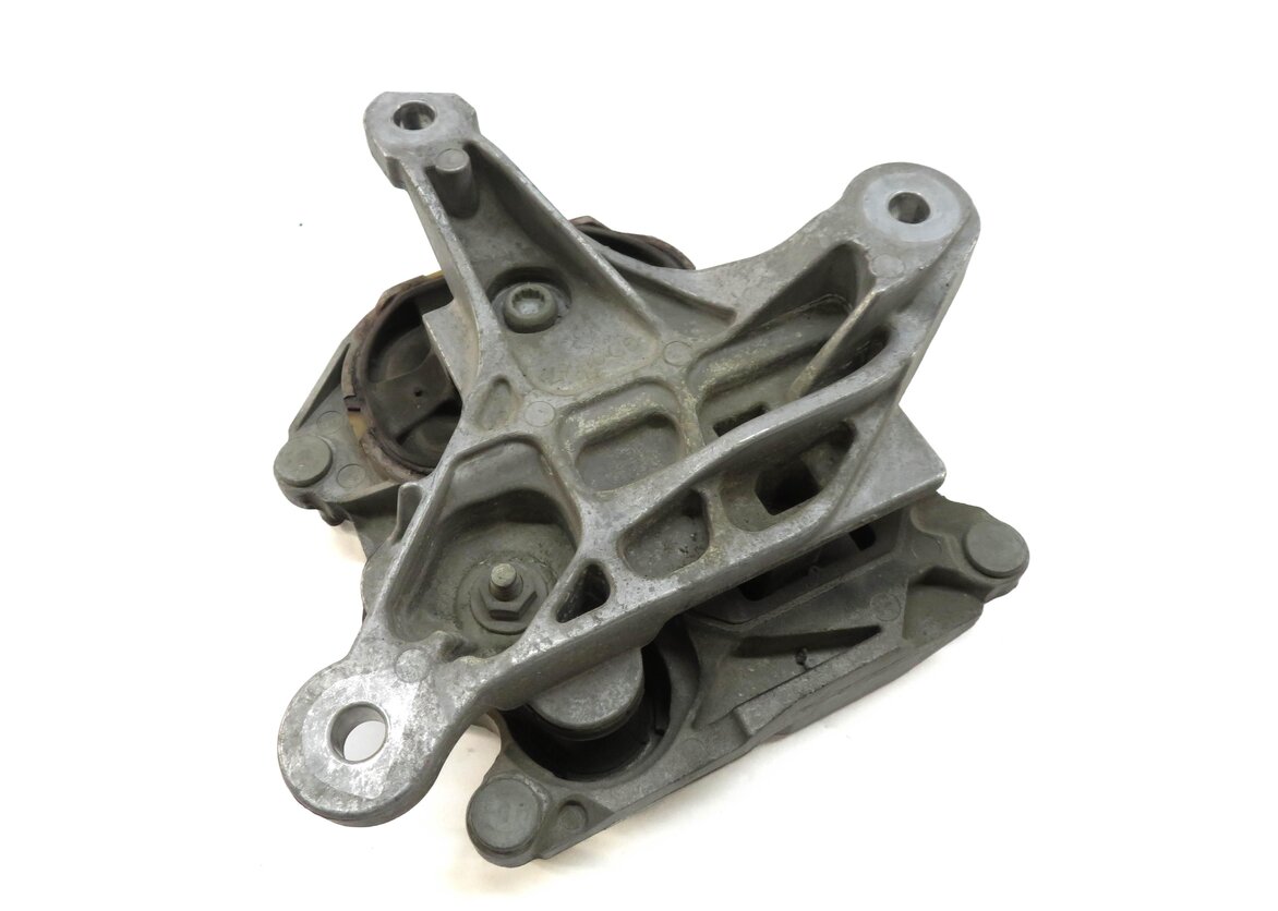 2012 AUDI A7 (C7 4G8) TRANSMISSION MOUNT MOUNTING BRACKET