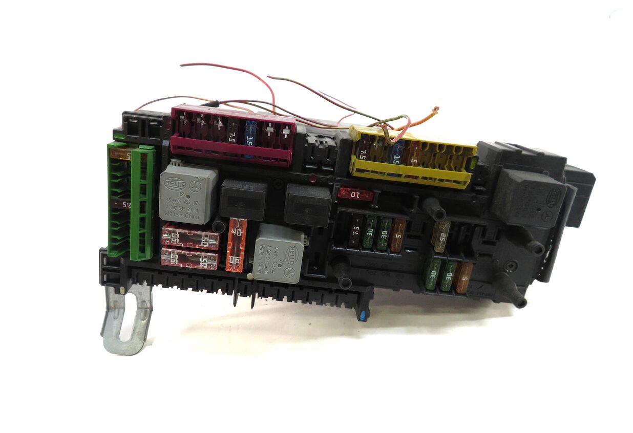 Thumbnail 2: 2011-2015 MERCEDES C-CLASS (W204) REAR SIGNAL ACQUISITION CONTROL MODULE SAM