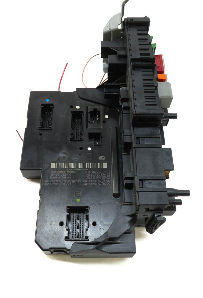 Thumbnail 5: 2011-2015 MERCEDES C-CLASS (W204) REAR SIGNAL ACQUISITION CONTROL MODULE SAM