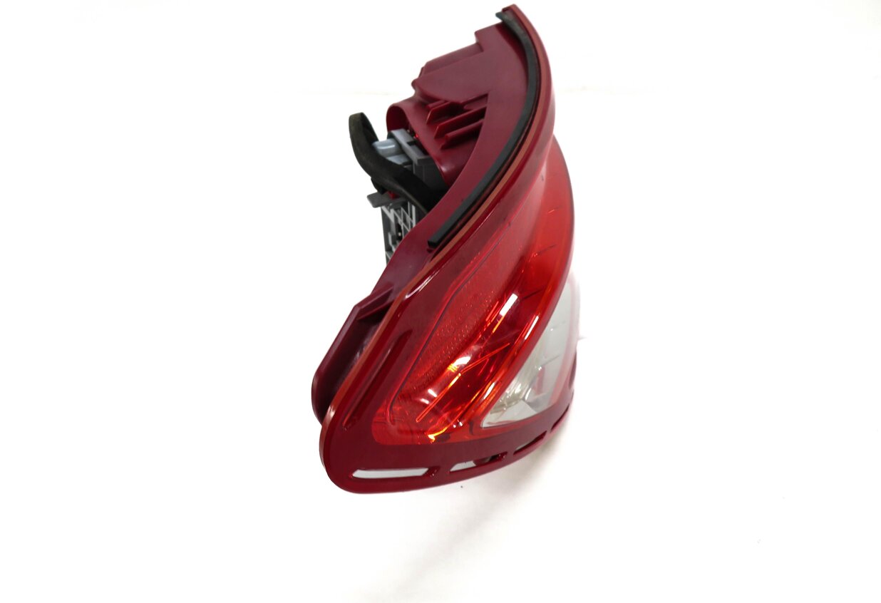 Thumbnail 4: 08-11 MERCEDES C250 C300 C350 (W204) LEFT DRIVER REAR TAILLIGHT BRAKE LIGHT LAMP