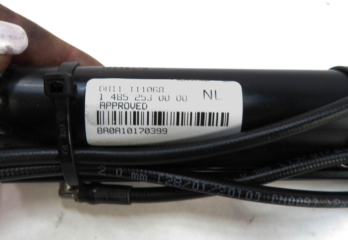 Thumbnail 5: 2010 AUDI A5 (B8 8T) RIGHT REAR CONVERTIBLE TOP LIFT HYDRAULIC CYLINDER