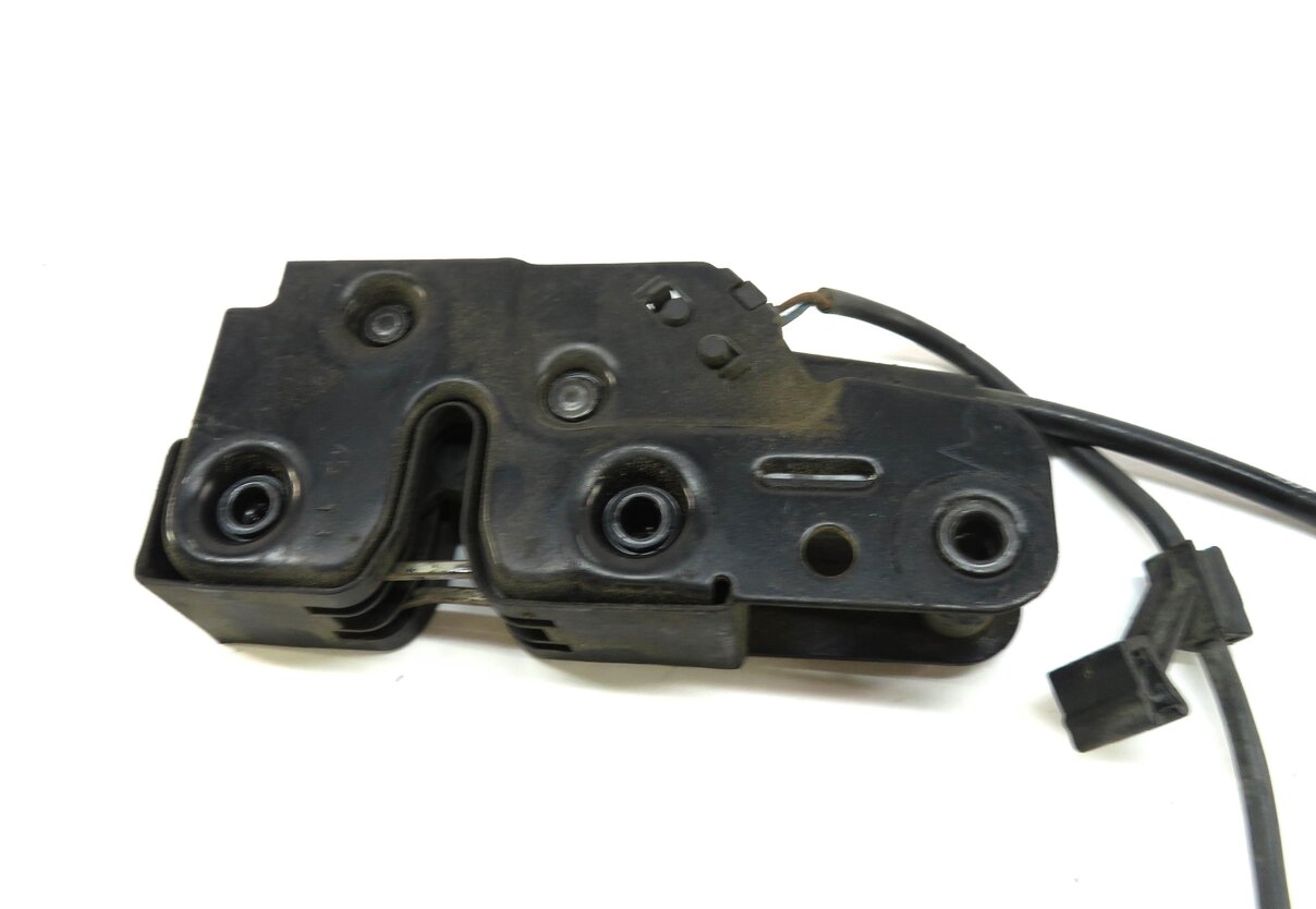 Thumbnail 2: 2010 AUDI A5 (B8 8T) FRONT LOWER HOOD LOCK LATCH STRIKER PLATE