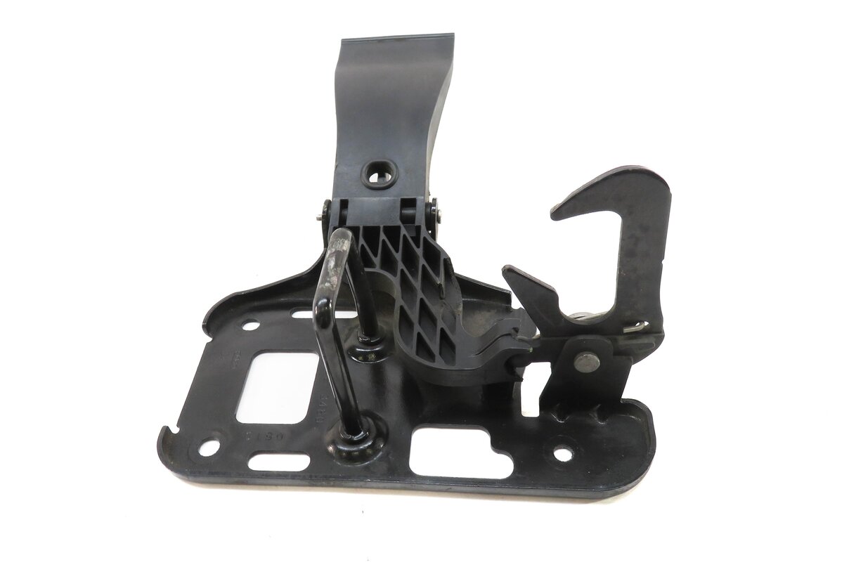 Thumbnail 3: 2010 AUDI A5 (B8 8T) FRONT HOOD SAFETY LATCH CATCH HOOK RELEASE LEVER