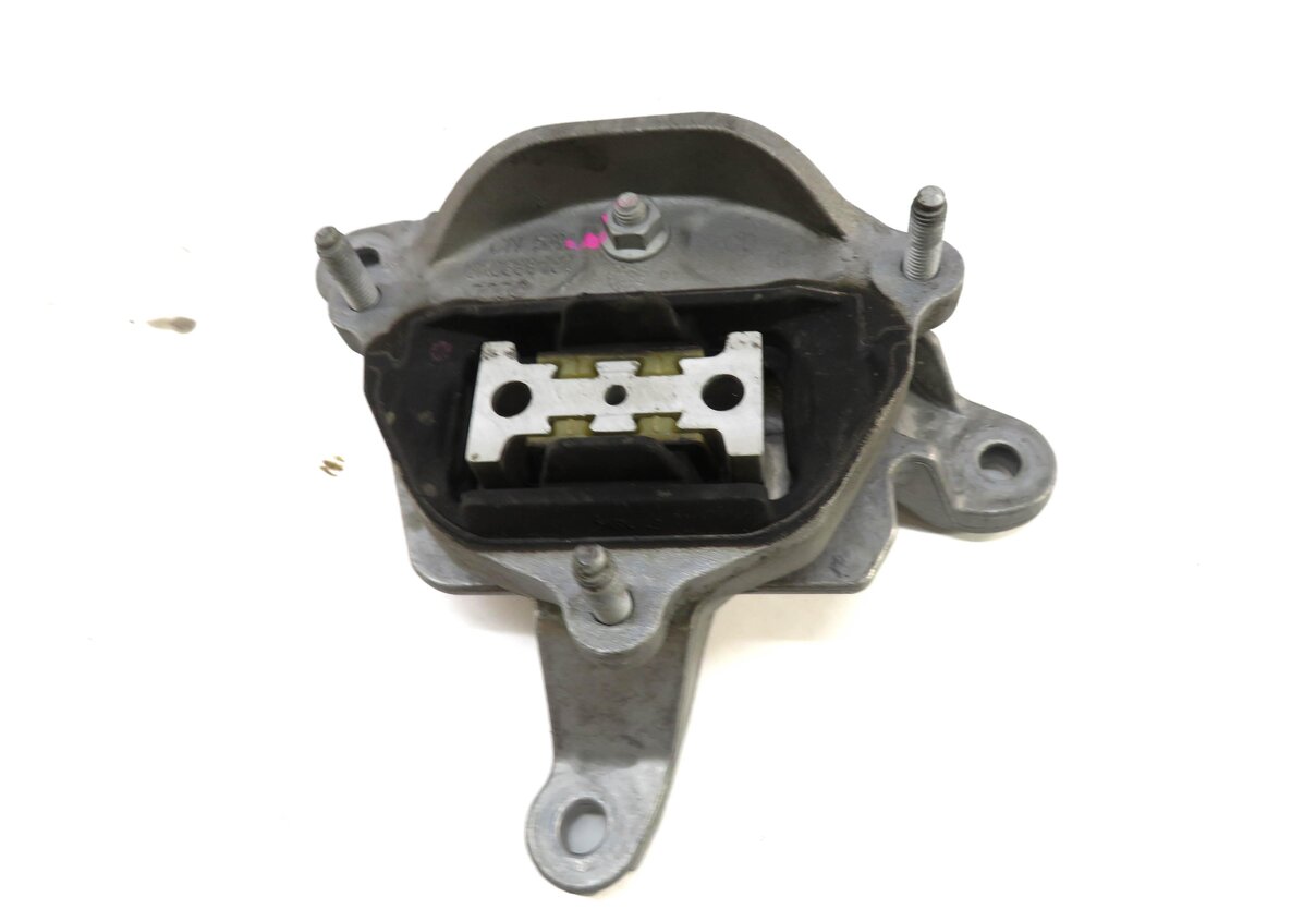 Thumbnail 2: 2010 AUDI A5 (B8 8T) 2.0L CAEB TURBO ENGINE TRANSMISSION MOUNT BRACKET