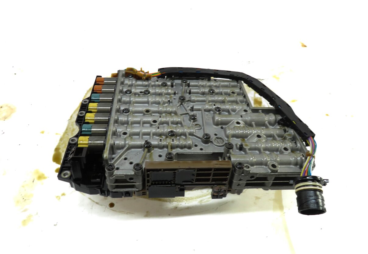 Thumbnail 4: 10-11 AUDI A5 S5 (B8 8T) 2.0L / 4.2L - AWD QUATTRO 6spd TRANSMISSION VALVE BODY
