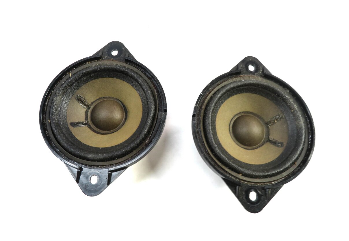 Thumbnail 8: 2010 AUDI A5 (B8 8T) CONVERTIBLE - BANG & OLUFSEN AUDIO SUBWOOFER SPEAKER SET