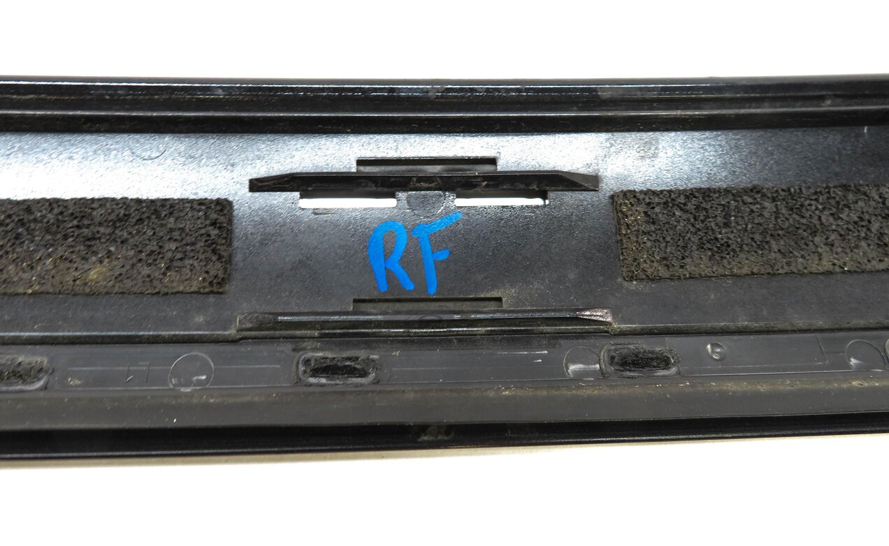 Thumbnail 5: 2010 AUDI A5 (B8 8T) CONVERTIBLE - RIGHT FRONT PASSENGER WINDSHIELD PILLAR TRIM