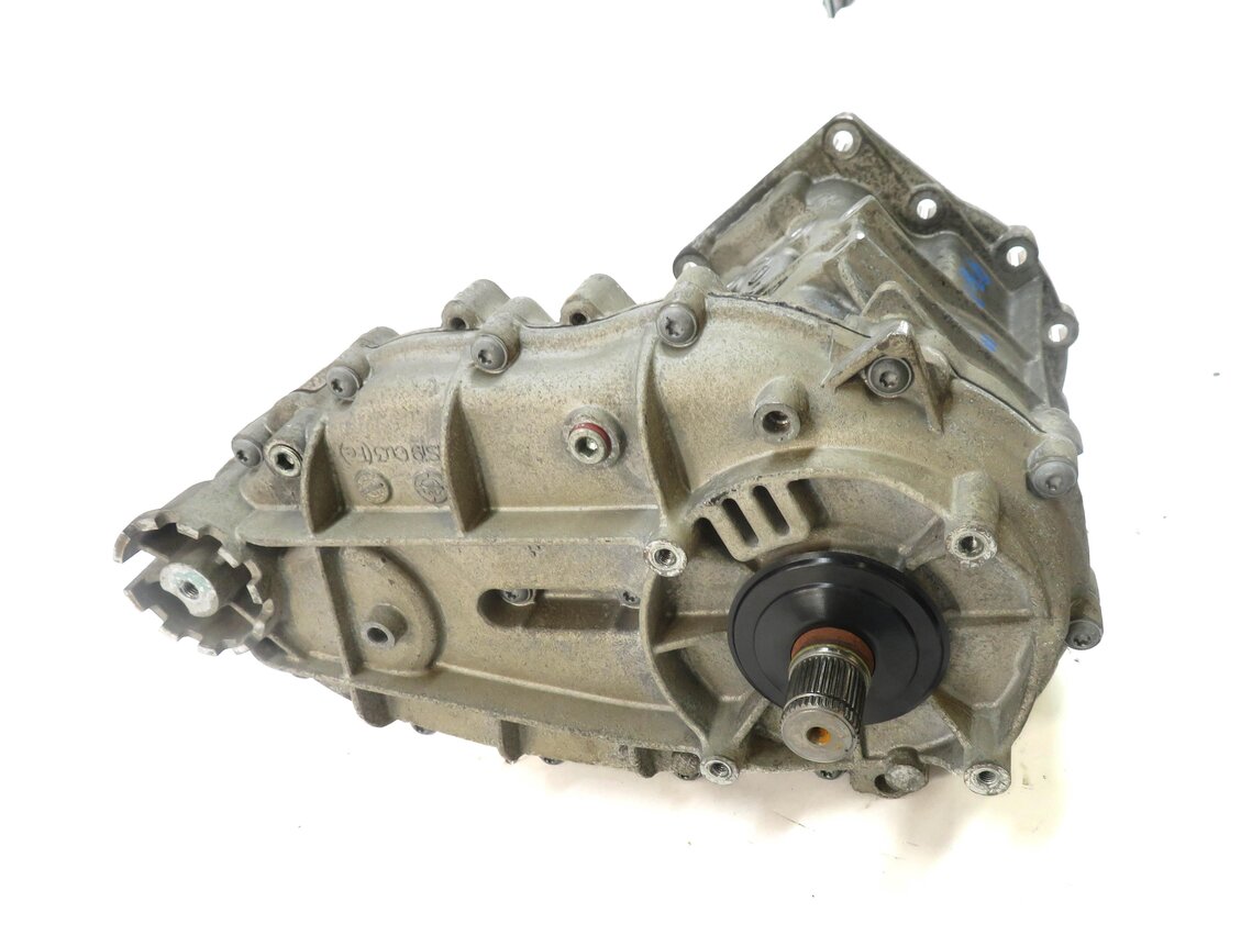 Thumbnail 2: 2011-2018 PORSCHE CAYENNE (958) 3.0L ENGINE FRONT TRANSFER CASE ASSEMBLY