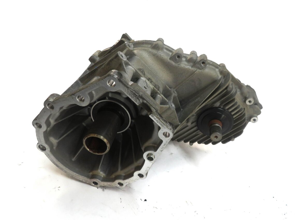 Thumbnail 3: 2011-2018 PORSCHE CAYENNE (958) 3.0L ENGINE FRONT TRANSFER CASE ASSEMBLY