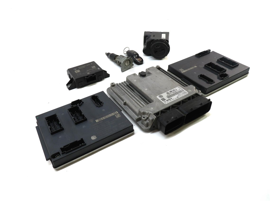 Thumbnail 1: 11-18 PORSCHE CAYENNE HYBRID (958) 3.0L M06 ECM BCM IMMOBILIZER MODULE KEY SET