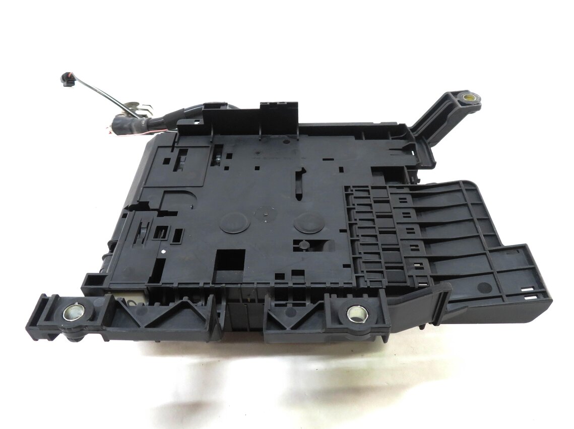 Thumbnail 4: 2012 PORSCHE CAYENNE HYBRID (958) MAIN POWER BATTERY JUNCTION FUSE BOX