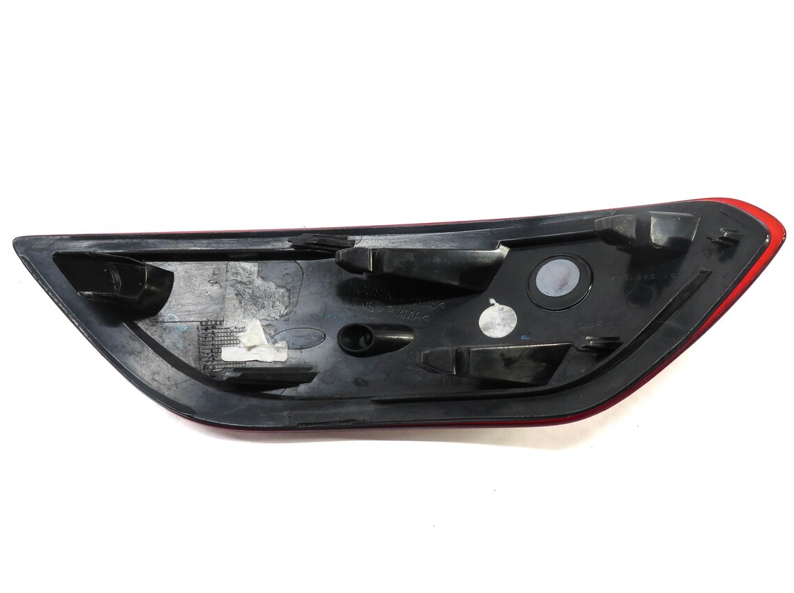 Thumbnail 3: 2012 PORSCHE CAYENNE (958) RIGHT PASSENGER REAR BUMPER MARKER REFLECTOR