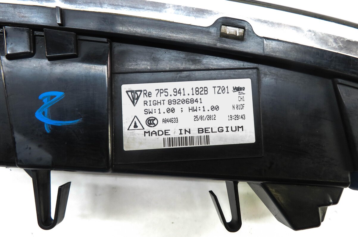 Thumbnail 6: 11-14 PORSCHE CAYENNE (958) RIGHT FRONT DRL DAY TIME RUNNING MARKER LIGHT LAMP