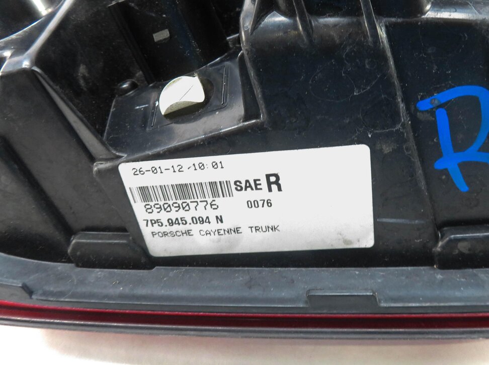 Thumbnail 5: 2011-2014 PORSCHE CAYENNE (958) RIGHT PASSENGER INNER TAILLIGHT (SPRAY TINTED)
