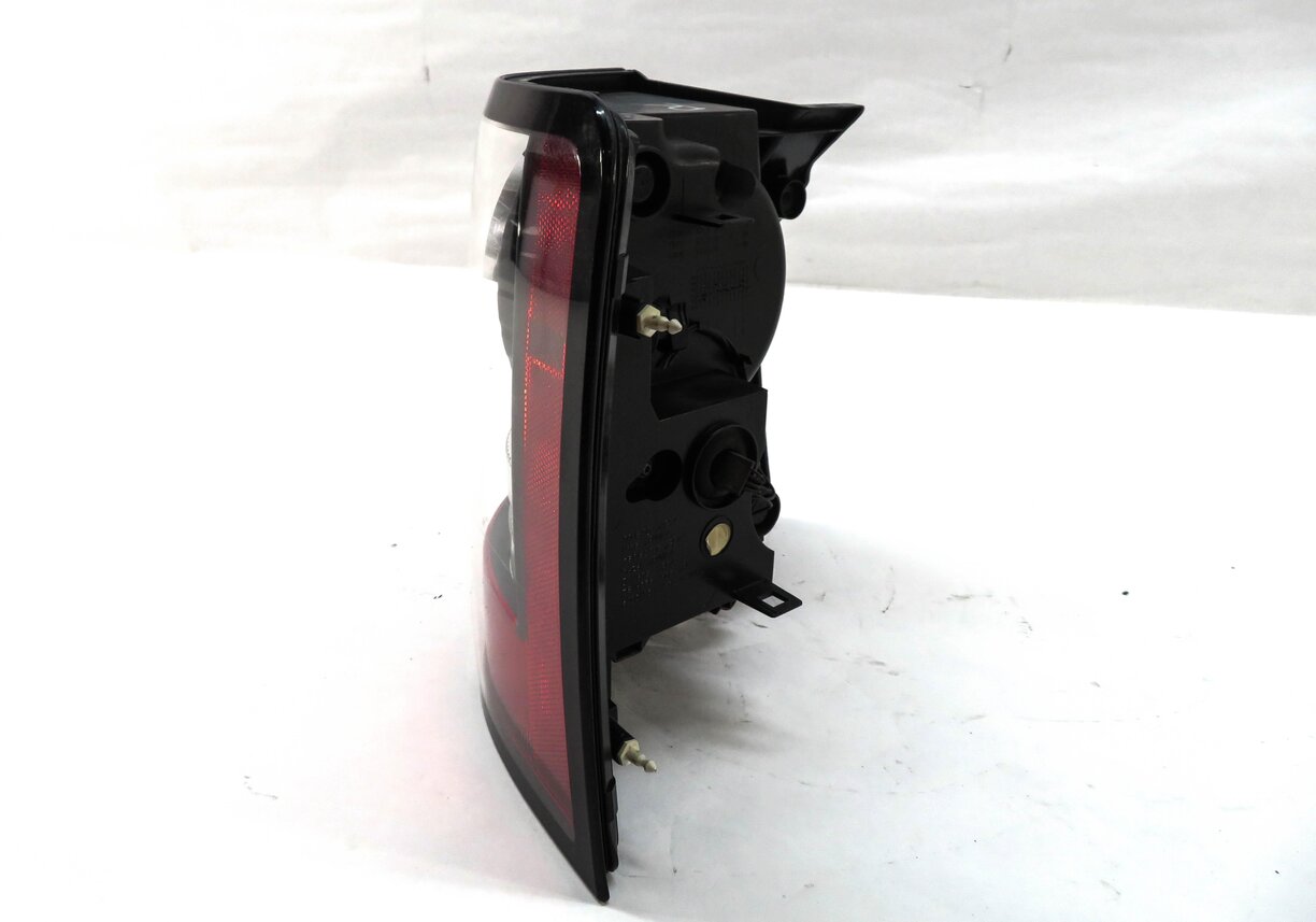 Thumbnail 4: 2012-2013 RANGE ROVER SPORT (L320) RIGHT PASSENGER TAILLIGHT BRAKE LIGHT LAMP
