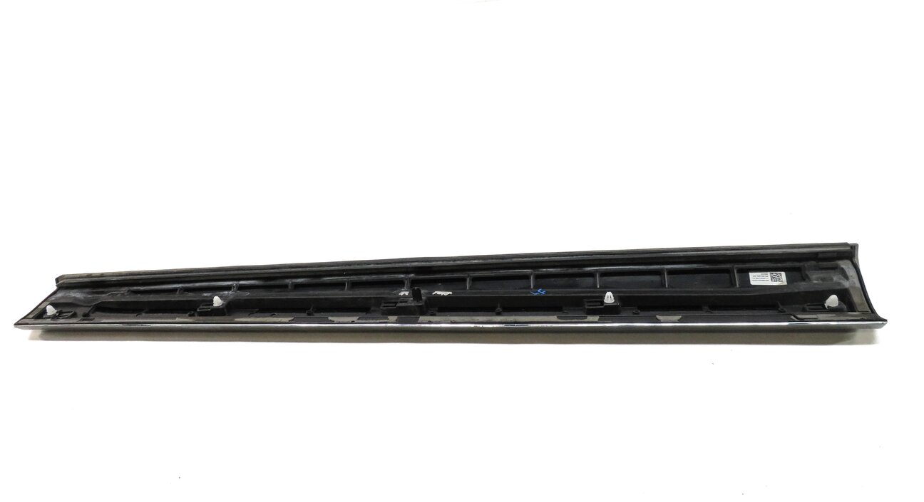 Thumbnail 4: 2014 AUDI Q5 (B8 8R) LEFT FRONT DRIVER DOOR LOWER MOULDING RUNNER TRIM (BLACK)
