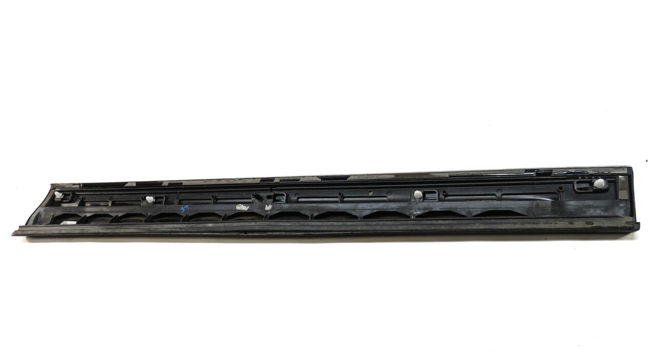 Thumbnail 5: 2014 AUDI Q5 (B8 8R) LEFT FRONT DRIVER DOOR LOWER MOULDING RUNNER TRIM (BLACK)