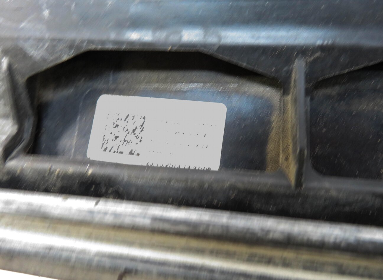 Thumbnail 7: 2014 AUDI Q5 (B8 8R) LEFT FRONT DRIVER DOOR LOWER MOULDING RUNNER TRIM (BLACK)