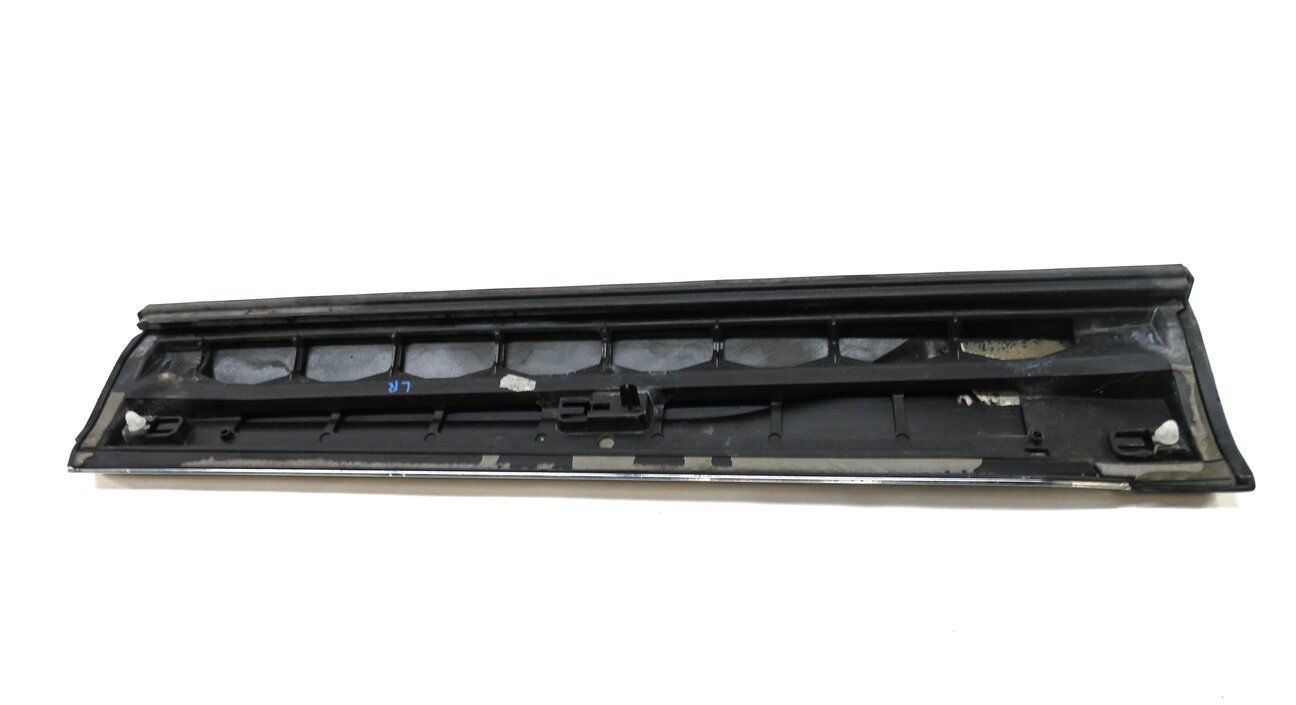 Thumbnail 4: 2014 AUDI Q5 (B8 8R) LEFT REAR DOOR LOWER MOULDING RUNNER TRIM (PHANTOM BLACK)