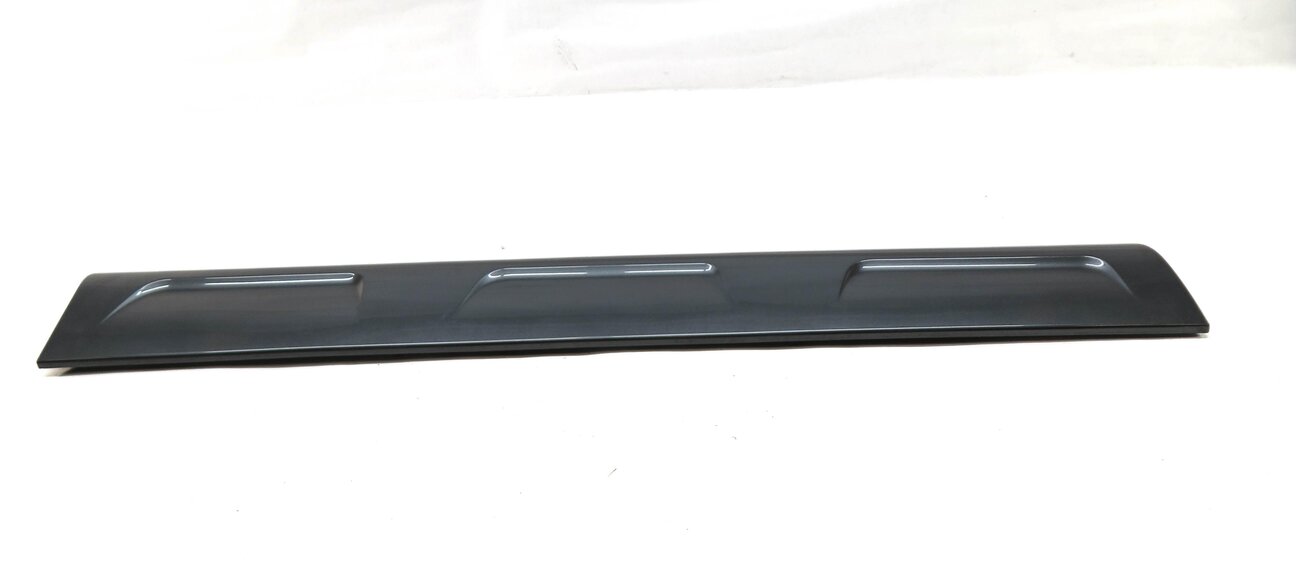 Thumbnail 2: 2015 AUDI Q7 (4L) LEFT FRONT DRIVER DOOR MOULDING RUNNER TRIM (DAYTONA GRAY)