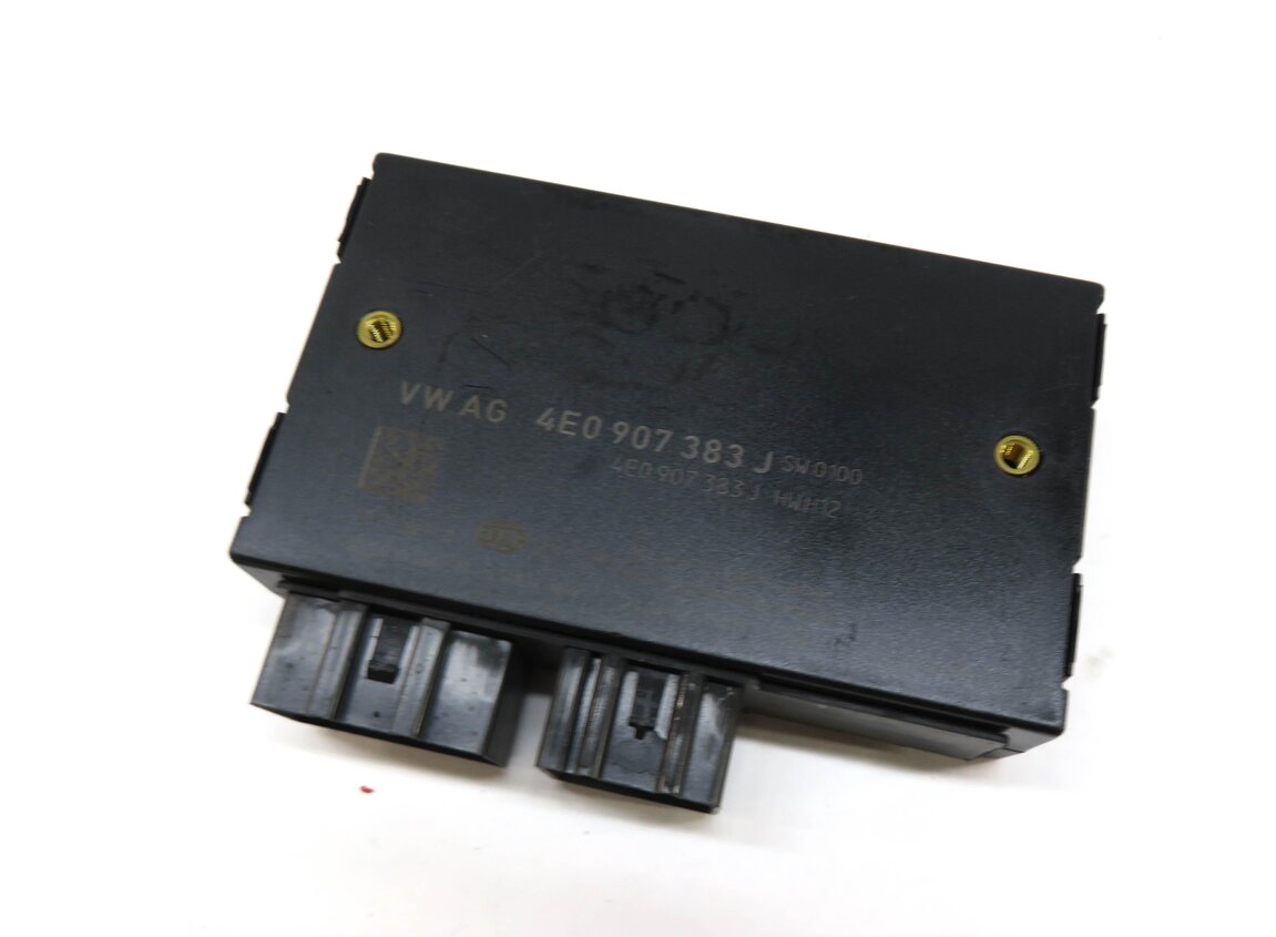 Thumbnail 1: 2007-2015 AUDI Q7 (4L) TRAILER HITCH TOW TOWING CONTROL MODULE