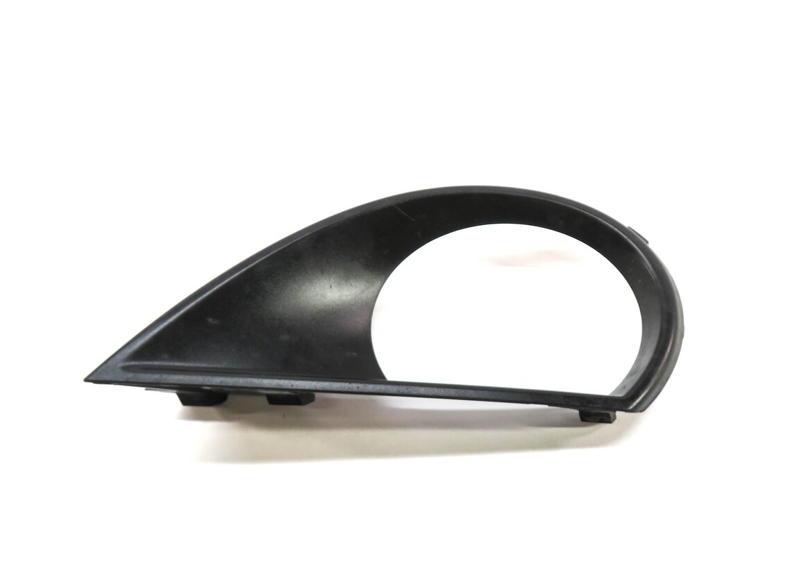 Thumbnail 3: 2015 AUDI Q7 (4L) RIGHT FRONT PASSENGER FOGLIGHT GRILLE TRIM