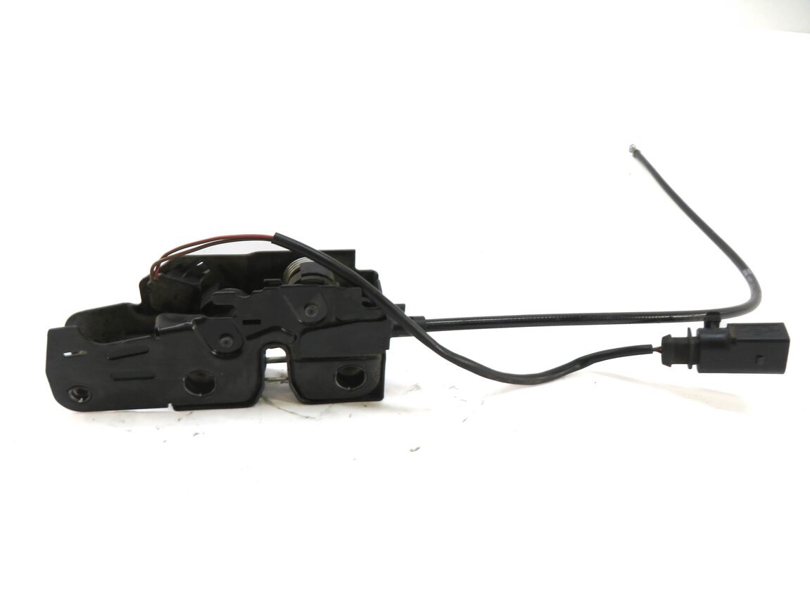 Thumbnail 2: 2015 AUDI Q7 (4L) FRONT LOWER HOOD LOCK LATCH STRIKER PLATE