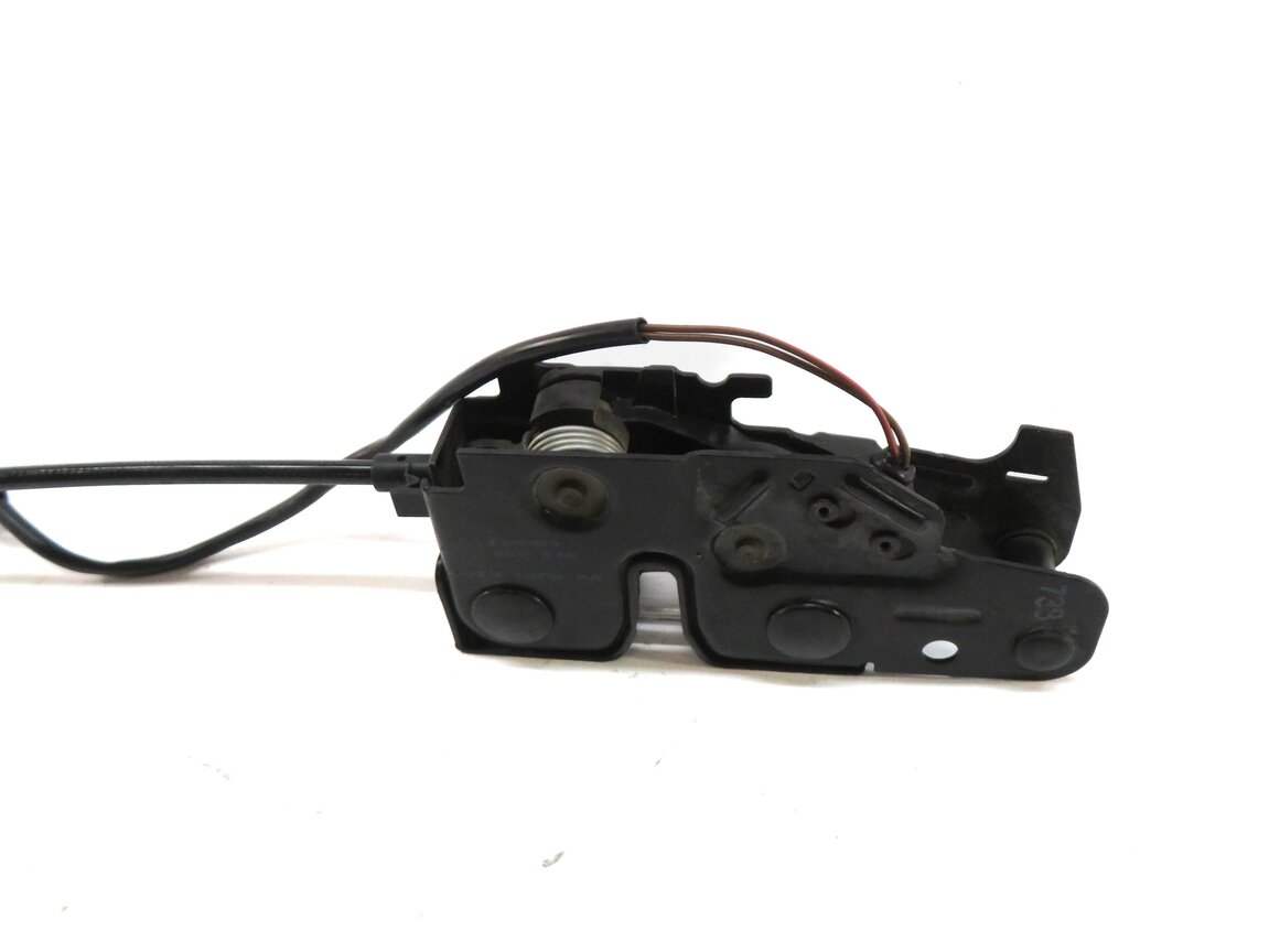 Thumbnail 3: 2015 AUDI Q7 (4L) FRONT LOWER HOOD LOCK LATCH STRIKER PLATE