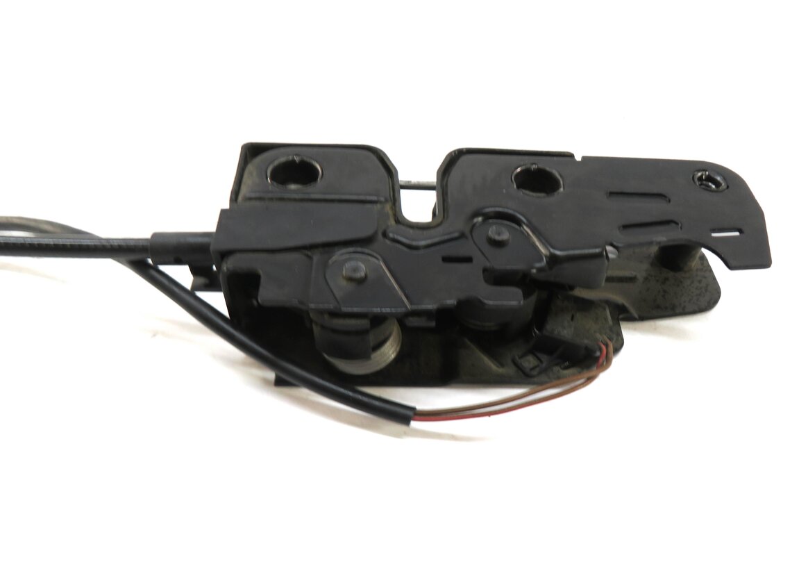 Thumbnail 5: 2015 AUDI Q7 (4L) FRONT LOWER HOOD LOCK LATCH STRIKER PLATE