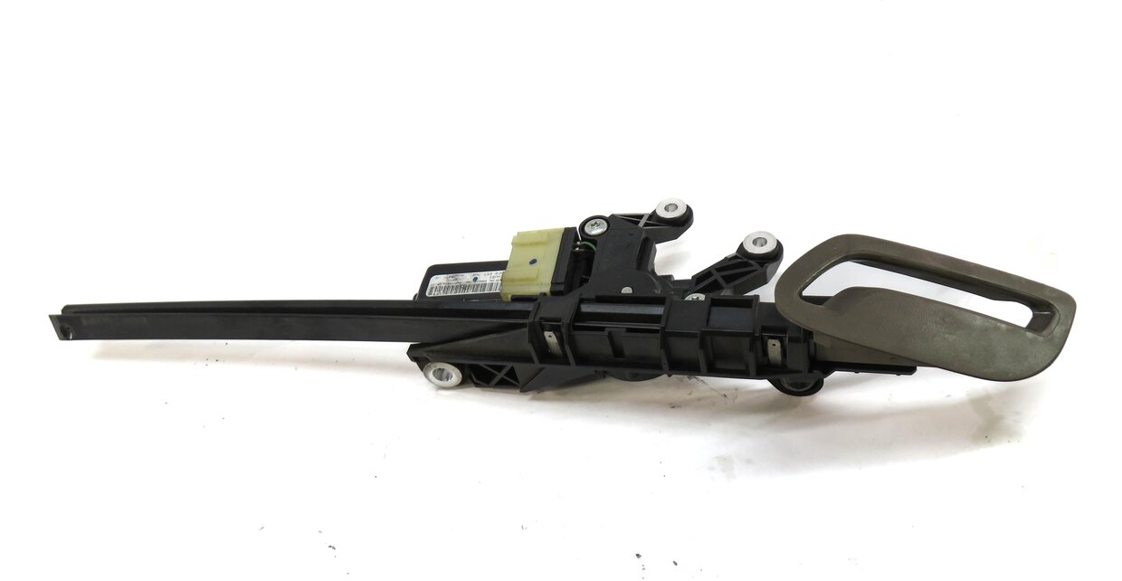 Thumbnail 3: 2011 AUDI A5 (B8 8T) RIGHT FRONT PASSENGER SEATBELT HANDOVER ARM w/ MOTOR