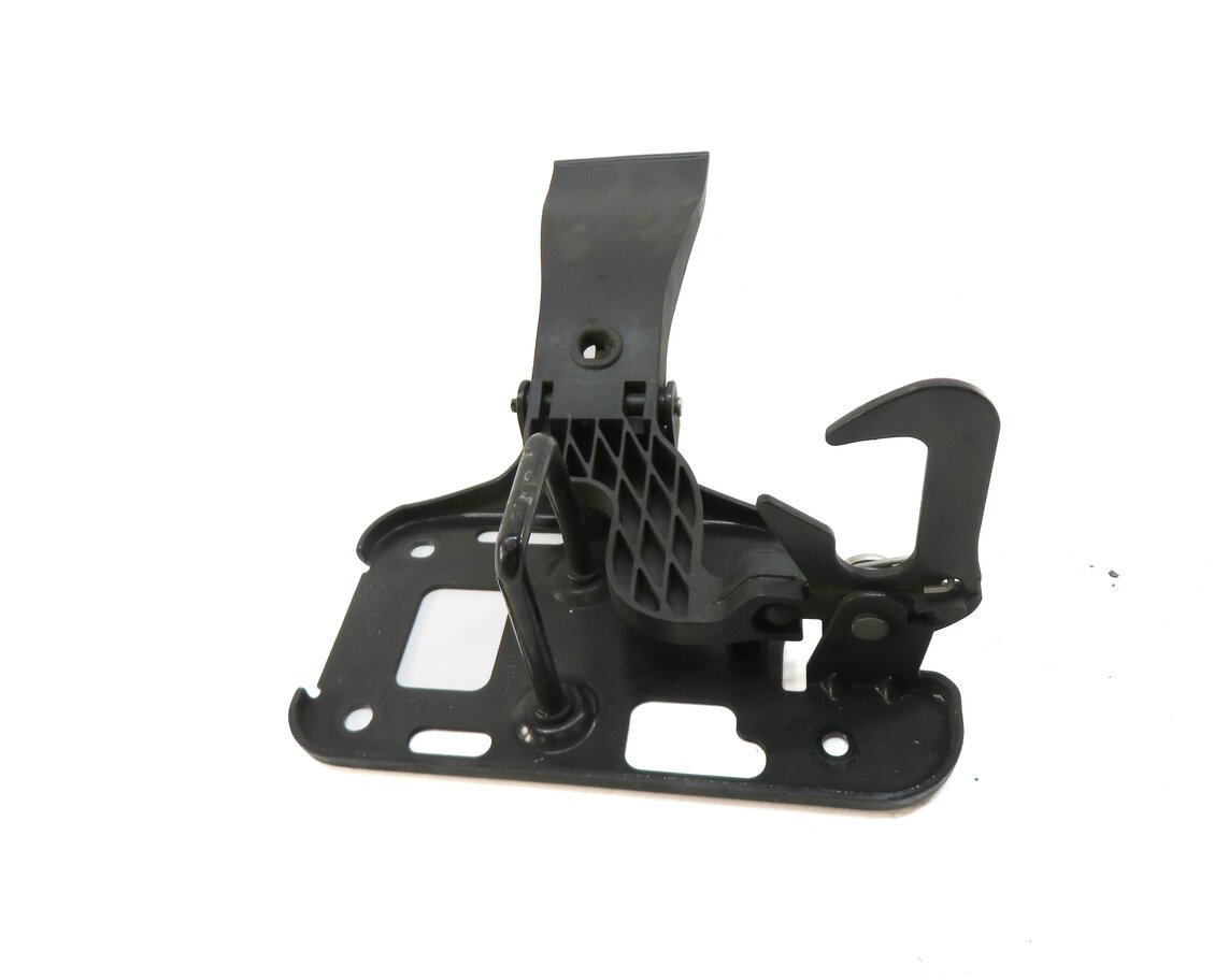 Thumbnail 2: 2011 AUDI A5 (B8 8T) FRONT HOOD SAFETY LATCH CATCH HOOK RELEASE LEVER HANDLE