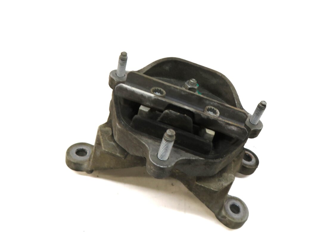 2011 AUDI A5 (B8 8T) TRANSMISSION MOUNT BRACKET