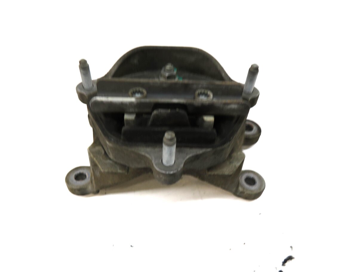 Thumbnail 2: 2011 AUDI A5 (B8 8T) TRANSMISSION MOUNT BRACKET