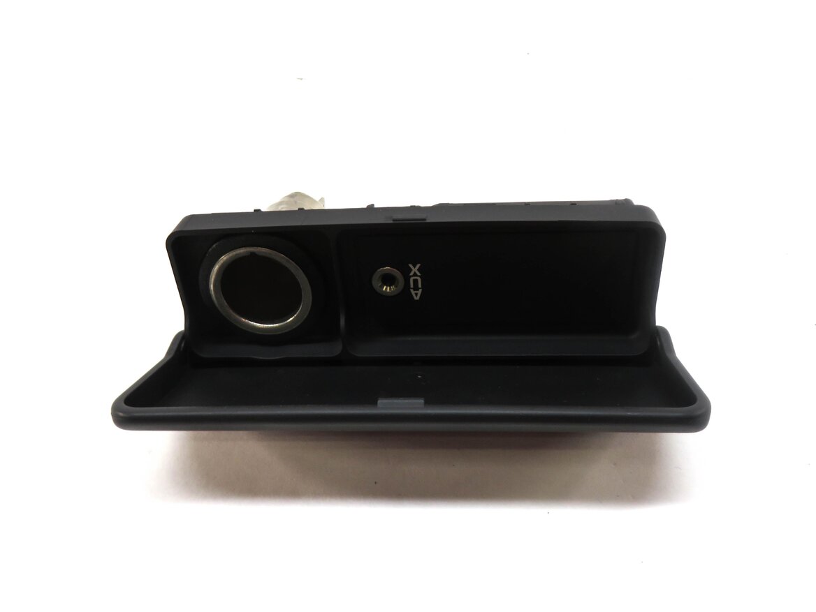 Thumbnail 3: 2012 RANGE ROVER SPORT (L320) RADIO STEREO AUXILIARY AUDIO IN INPUT JACK w/ 12v
