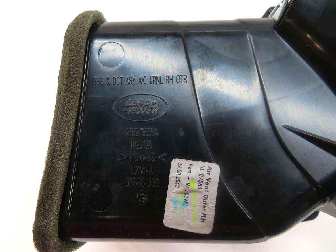 Thumbnail 5: 2012 RANGE ROVER SPORT (L320) RIGHT PASSENGER DASH OUTER HEATER A/C AIR VENT
