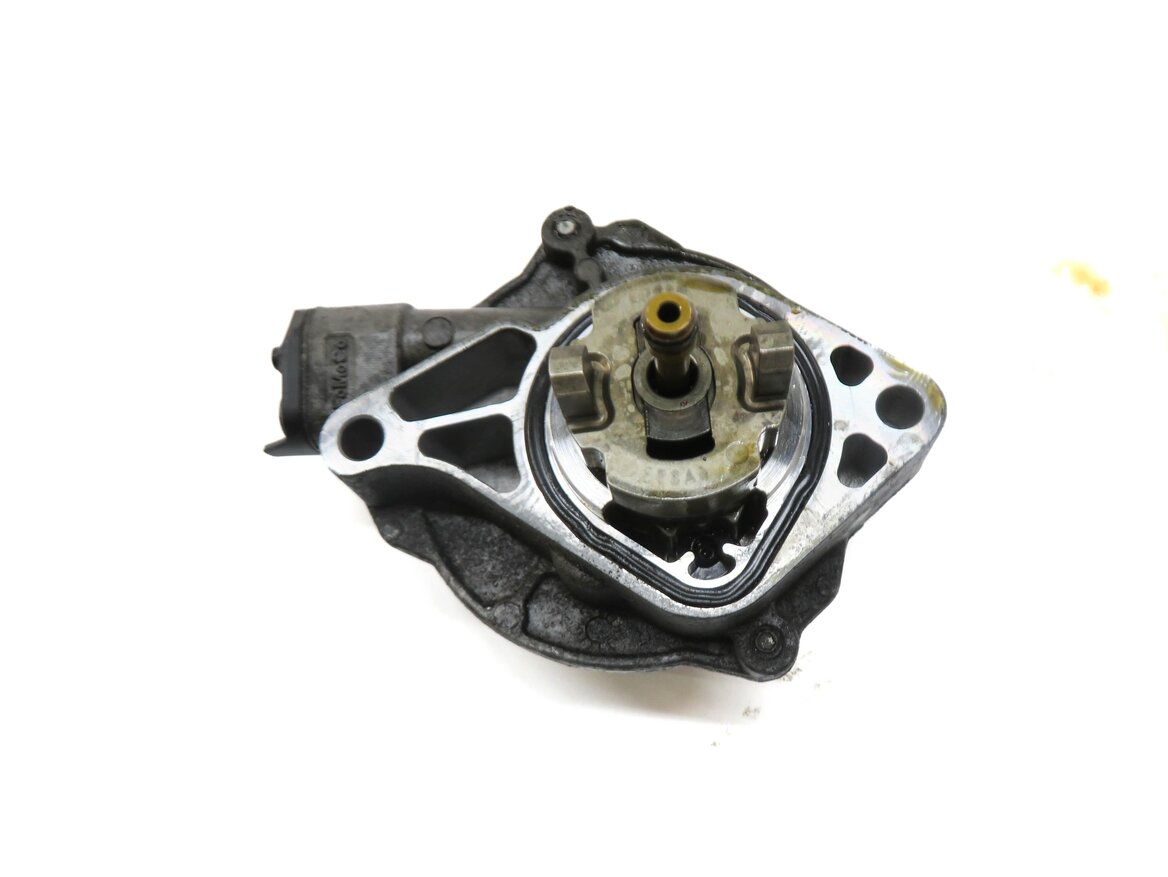 Thumbnail 2: 2010-2019 RANGE ROVER SPORT LR4 JAGUAR XE XF XK - 3.0L / 5.0L BRAKE VACUUM PUMP