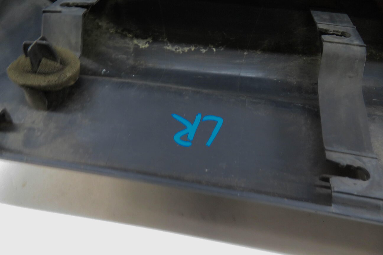 Thumbnail 6: 2012 RANGE ROVER SPORT (L320) LEFT REAR DOOR RUNNER TRIM MOULDING STRIP