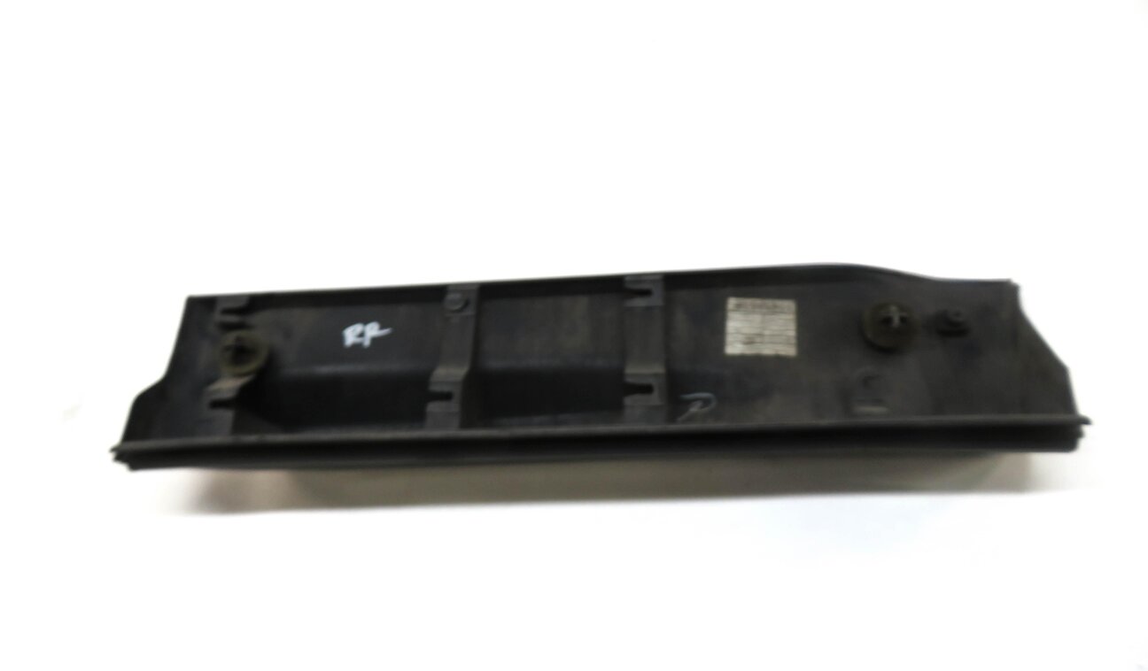 Thumbnail 4: 2012 RANGE ROVER SPORT (L320) RIGHT REAR DOOR RUNNER TRIM MOULDING STRIP