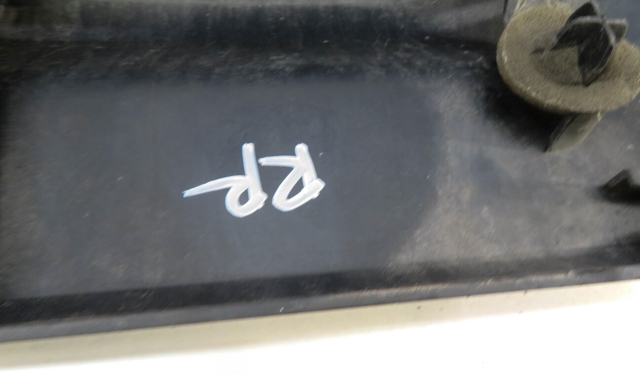 Thumbnail 6: 2012 RANGE ROVER SPORT (L320) RIGHT REAR DOOR RUNNER TRIM MOULDING STRIP